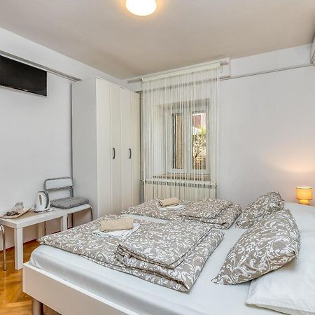 Matea Rooms Funtana Εξωτερικό φωτογραφία