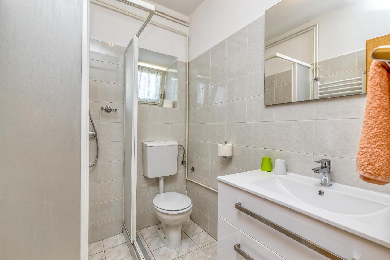 Matea Rooms Funtana Εξωτερικό φωτογραφία
