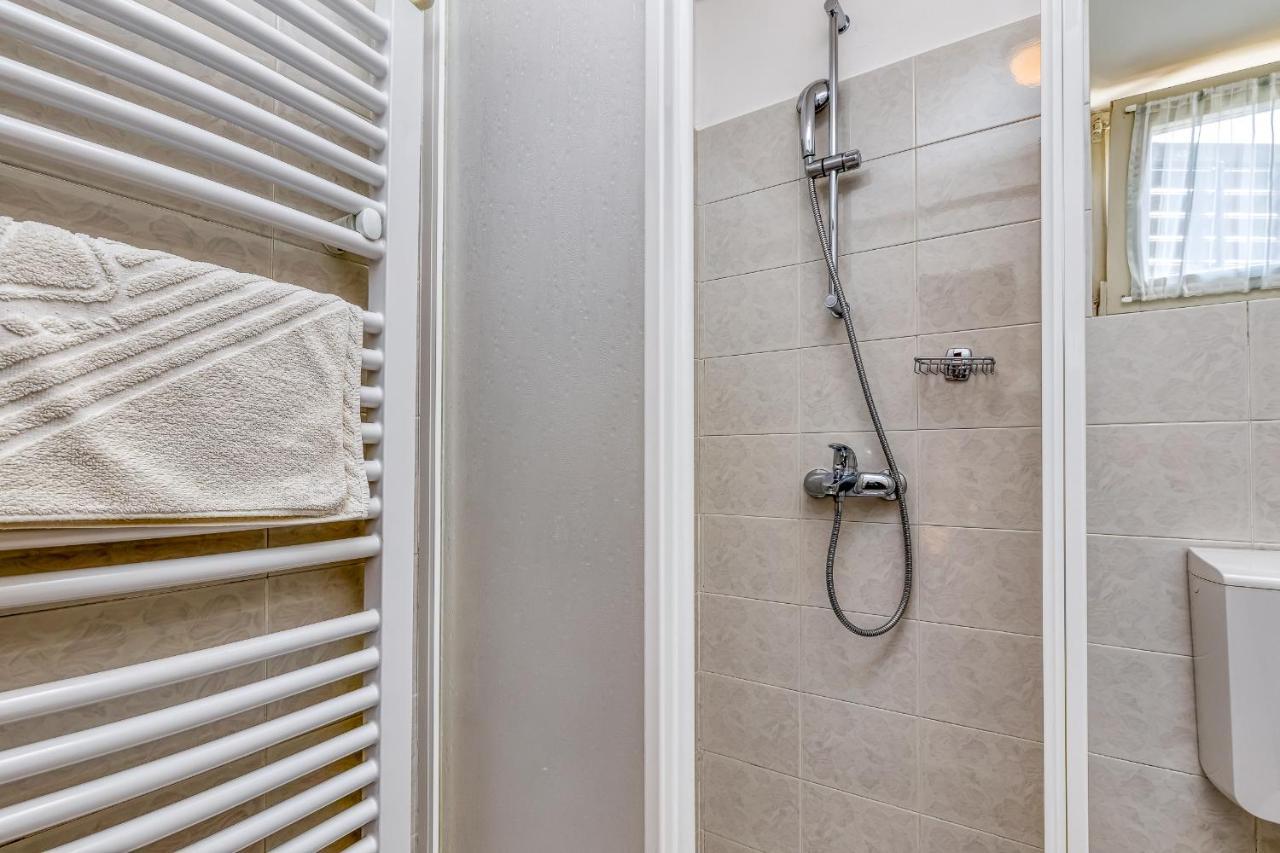 Matea Rooms Funtana Εξωτερικό φωτογραφία