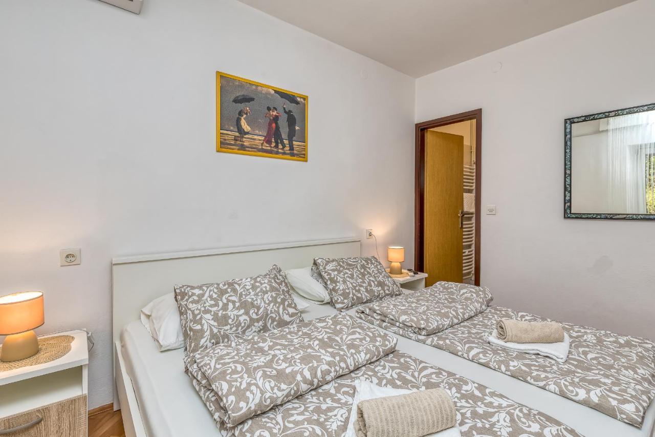 Matea Rooms Funtana Εξωτερικό φωτογραφία
