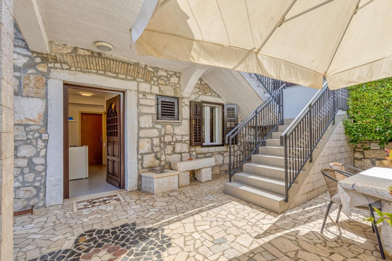 Matea Rooms Funtana Εξωτερικό φωτογραφία